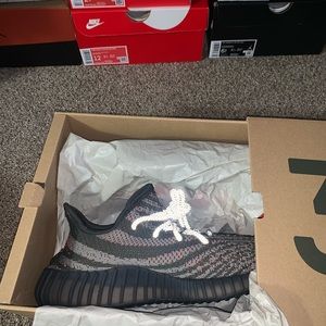 Yeezy 350 V2 Carbon Beluga